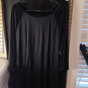 Torrid tunic raglan w velvet sleeves